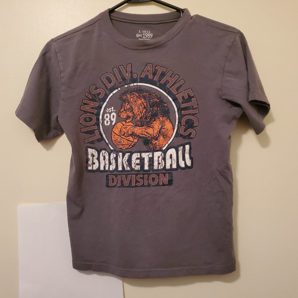 Bundle 3/$10 on any marked in closet Used Boys Basketball Short Sleeve Tee